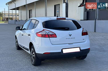 Хэтчбек Renault Megane 2011 в 
