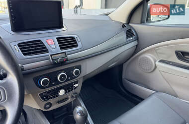 Хэтчбек Renault Megane 2011 в 