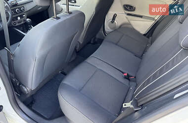 Хэтчбек Renault Megane 2011 в 