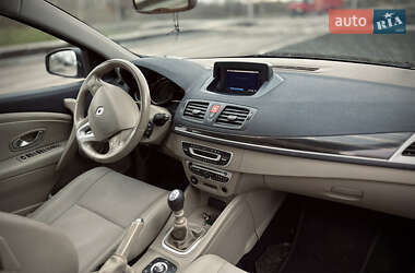 Хэтчбек Renault Megane 2010 в 
