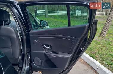 Хэтчбек Renault Megane 2011 в 
