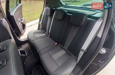 Хэтчбек Renault Megane 2011 в 