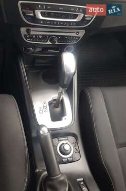 Хэтчбек Renault Megane 2011 в 