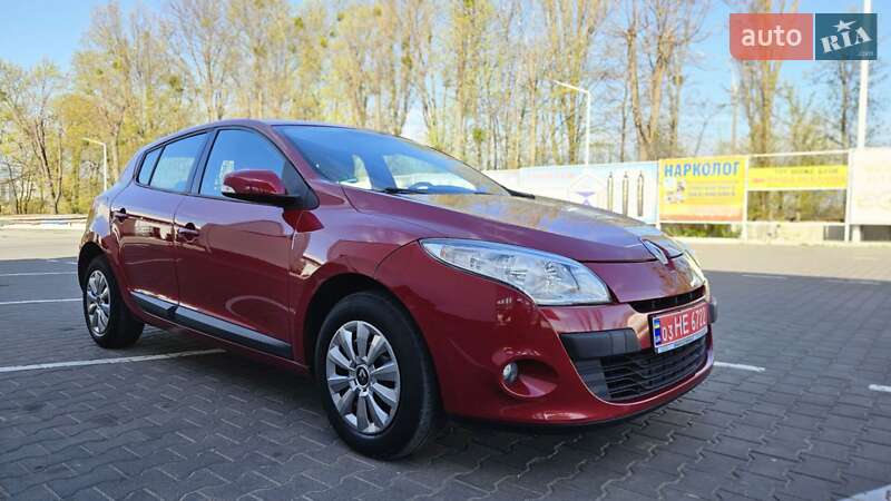 Хэтчбек Renault Megane 2010 в 