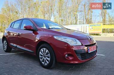 Хэтчбек Renault Megane 2010 в 
