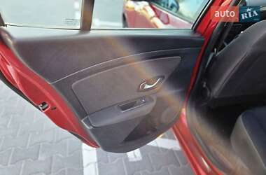 Хэтчбек Renault Megane 2010 в 