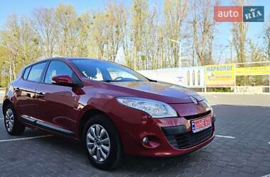 Хэтчбек Renault Megane 2010 в 
