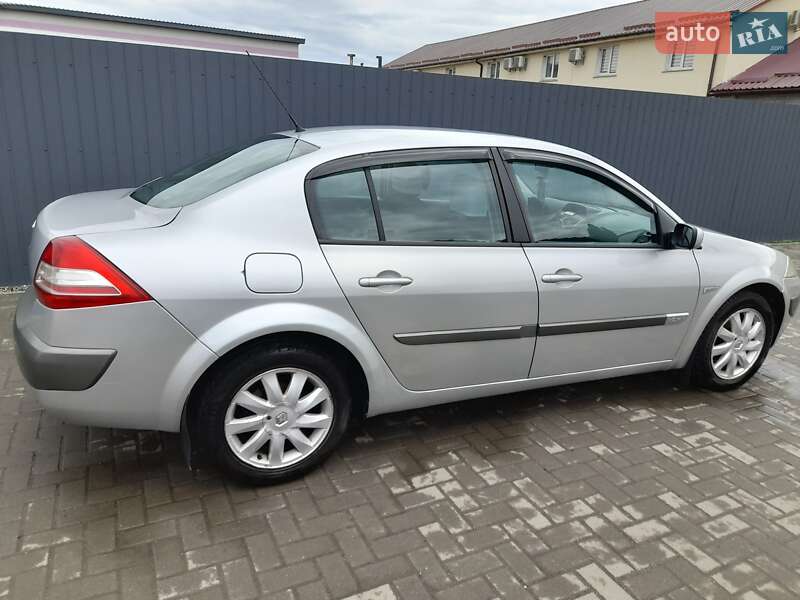 Седан Renault Megane 2006 в Остроге