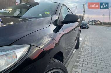 Хэтчбек Renault Megane 2012 в 