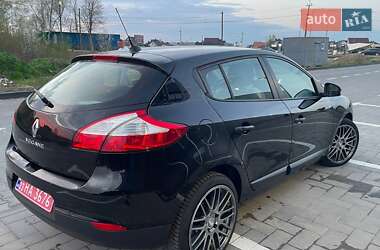 Хэтчбек Renault Megane 2012 в 
