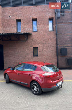 Хэтчбек Renault Megane 2010 в 