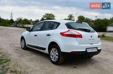 Хэтчбек Renault Megane 2012 в 