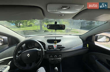 Хетчбек Renault Megane 2010 в 