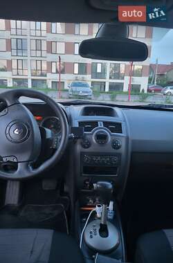 Хэтчбек Renault Megane 2005 в 