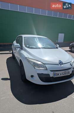 Хэтчбек Renault Megane 2011 в 