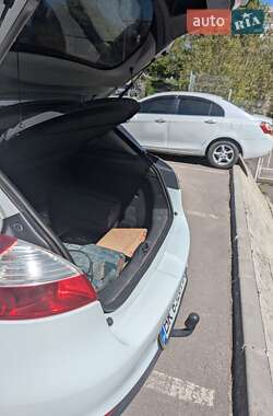 Хэтчбек Renault Megane 2011 в 