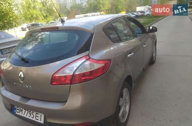 Хэтчбек Renault Megane 2010 в 