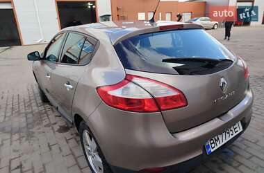 Хэтчбек Renault Megane 2010 в 