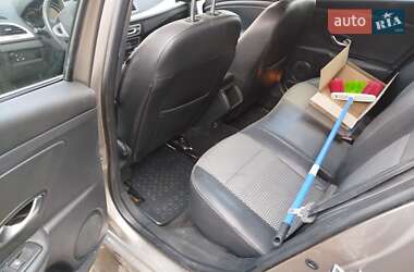 Хэтчбек Renault Megane 2010 в 