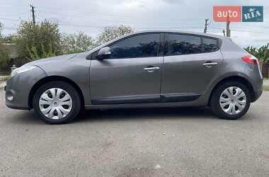 Хэтчбек Renault Megane 2011 в 