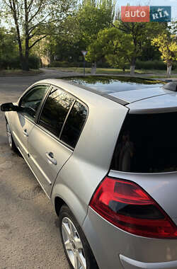 Хетчбек Renault Megane 2006 в 