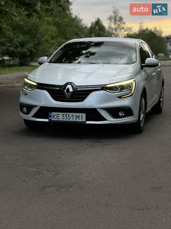 Хетчбек Renault Megane 2016 в 