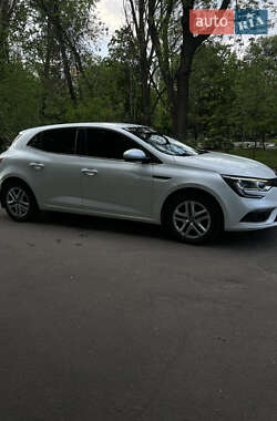 Хетчбек Renault Megane 2016 в 