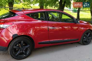 Купе Renault Megane 2010 в 