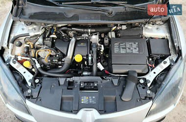 Хетчбек Renault Megane 2011 в 