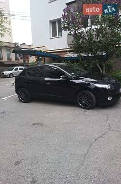 Хэтчбек Renault Megane 2012 в 