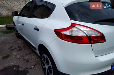Хэтчбек Renault Megane 2011 в 