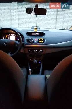 Хэтчбек Renault Megane 2011 в 