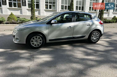 Хэтчбек Renault Megane 2010 в 
