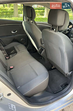Хэтчбек Renault Megane 2010 в 