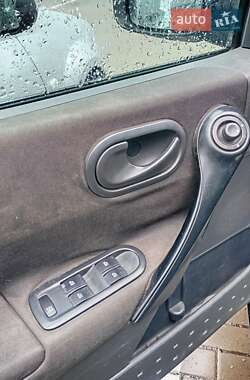 Хэтчбек Renault Megane 2004 в 