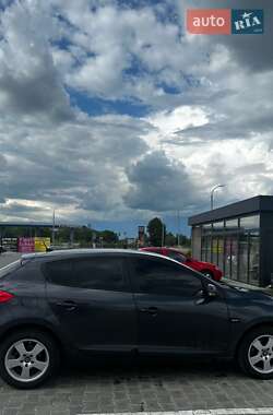 Хетчбек Renault Megane 2010 в 