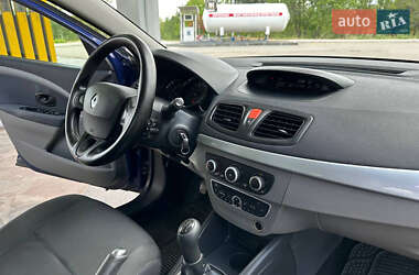 Хетчбек Renault Megane 2010 в 