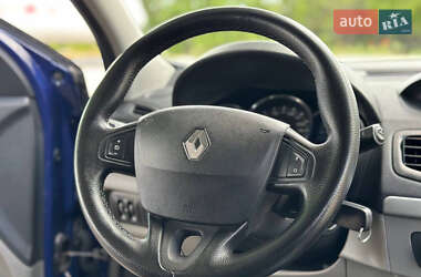 Хетчбек Renault Megane 2010 в 