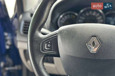 Хетчбек Renault Megane 2010 в 