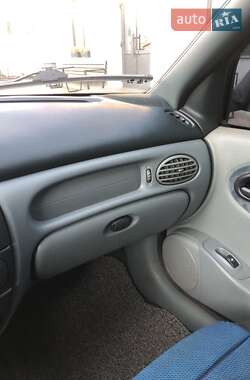 Хэтчбек Renault Megane 1997 в 