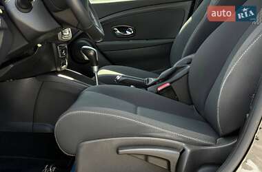 Хэтчбек Renault Megane 2012 в 