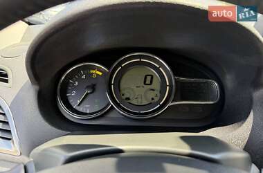 Хэтчбек Renault Megane 2012 в 