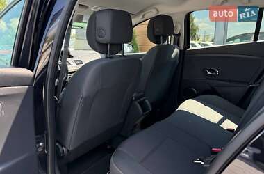 Хэтчбек Renault Megane 2012 в 