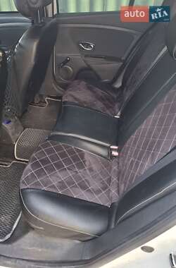 Хэтчбек Renault Megane 2012 в 