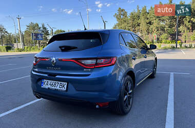 Хэтчбек Renault Megane 2016 в 