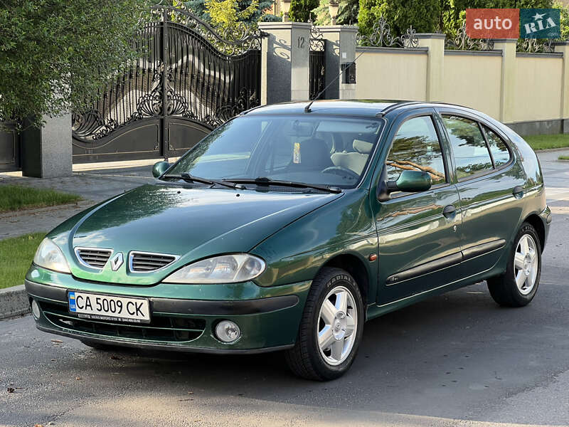 Хэтчбек Renault Megane 1999 в 
