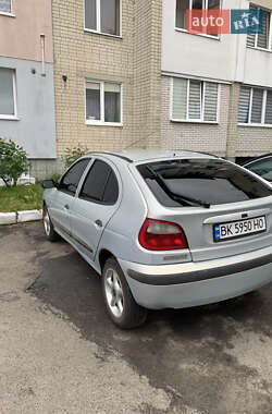 Хэтчбек Renault Megane 2001 в 