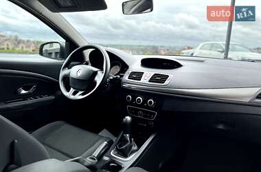 Хэтчбек Renault Megane 2011 в 