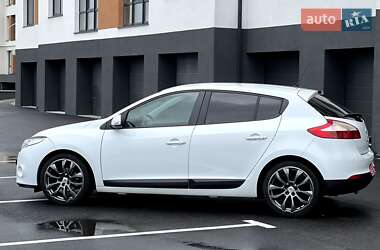 Хэтчбек Renault Megane 2011 в 