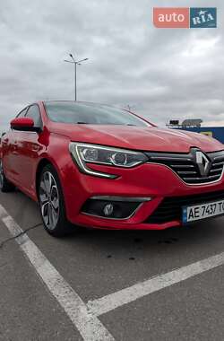 Хэтчбек Renault Megane 2018 в 